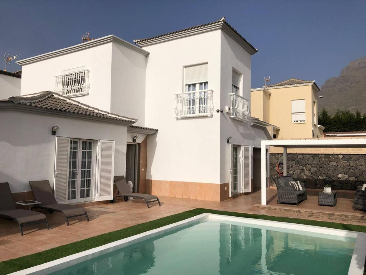 Villa Vanesa Luxury Private Villa With A Heated Pool, 4 Bedrooms And 4 Bathrooms アデヘ エクステリア 写真