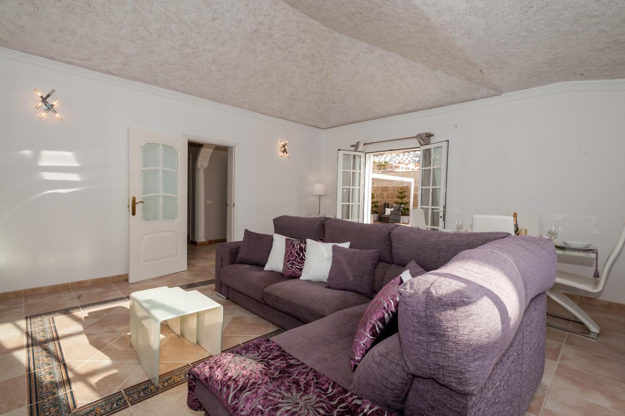 Villa Vanesa Luxury Private Villa With A Heated Pool, 4 Bedrooms And 4 Bathrooms アデヘ エクステリア 写真