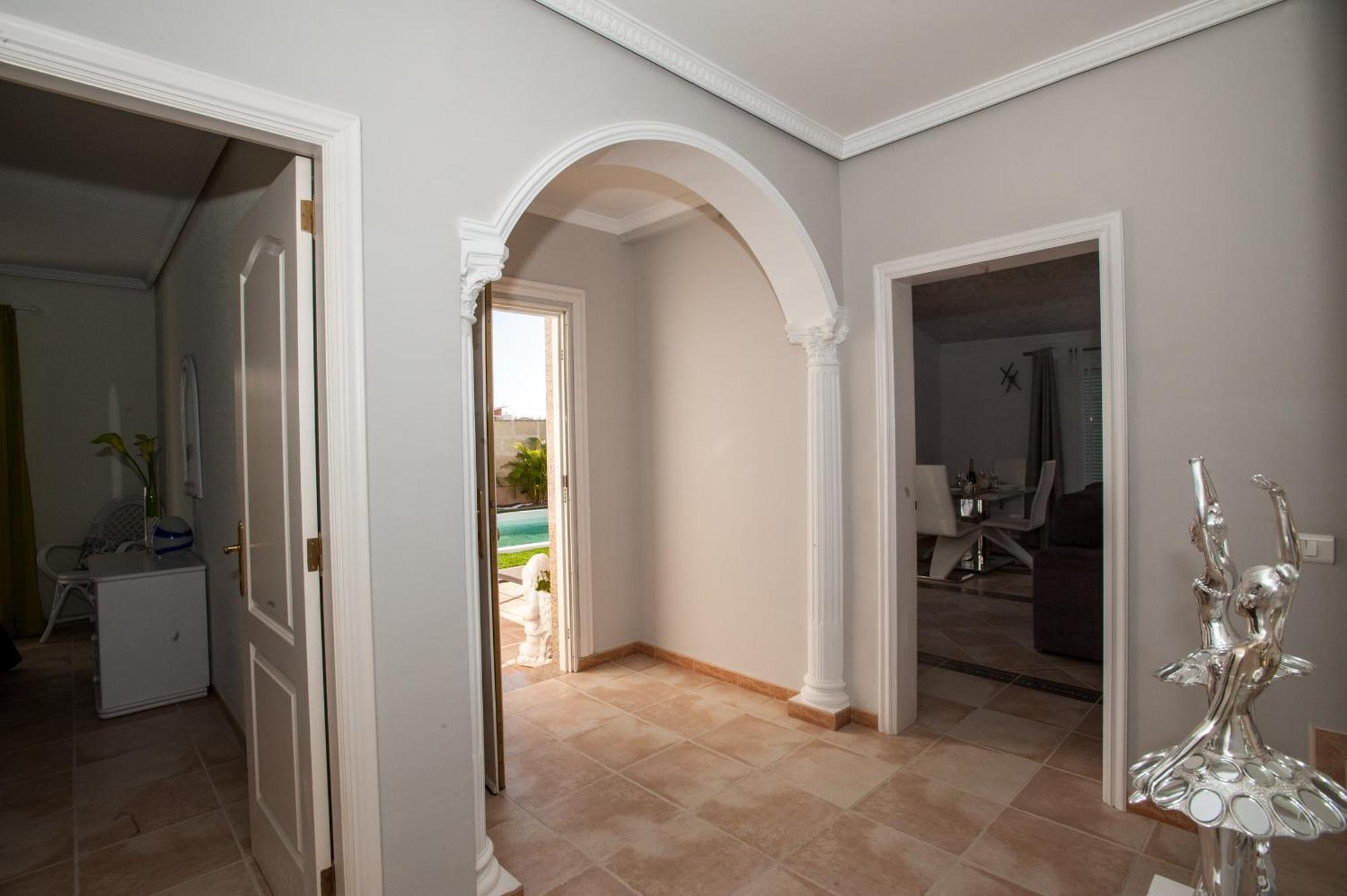 Villa Vanesa Luxury Private Villa With A Heated Pool, 4 Bedrooms And 4 Bathrooms アデヘ エクステリア 写真