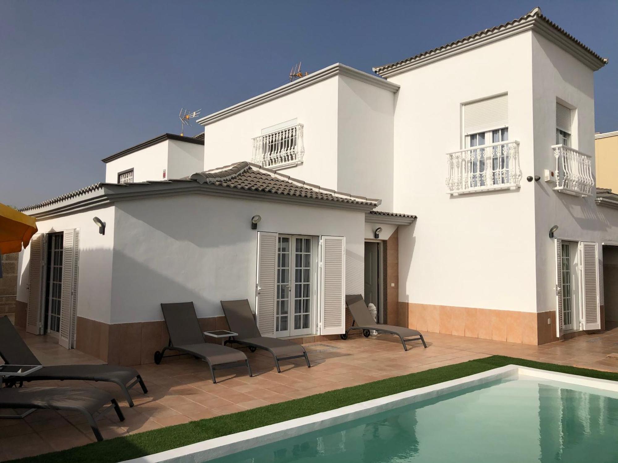 Villa Vanesa Luxury Private Villa With A Heated Pool, 4 Bedrooms And 4 Bathrooms アデヘ エクステリア 写真