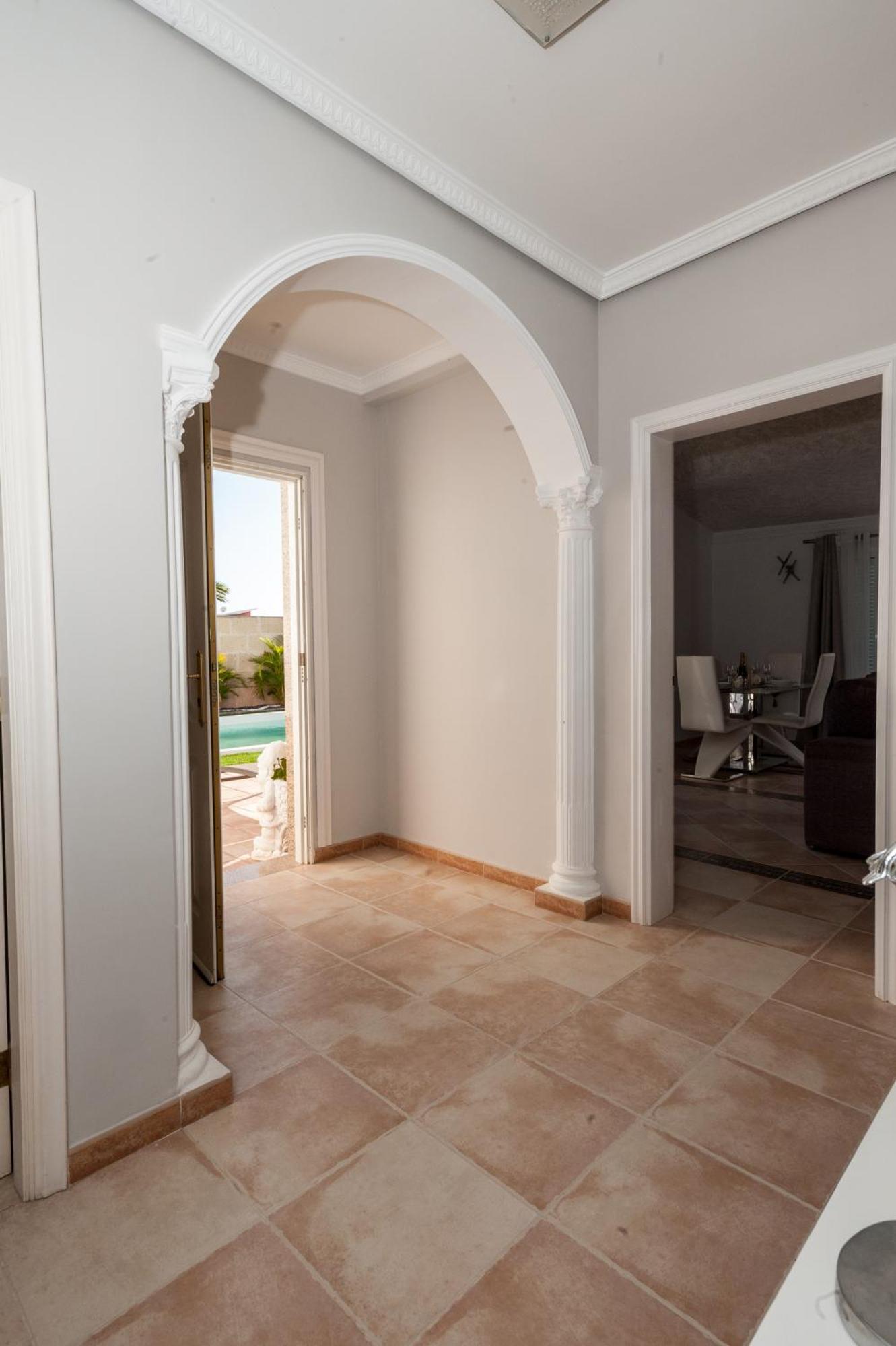 Villa Vanesa Luxury Private Villa With A Heated Pool, 4 Bedrooms And 4 Bathrooms アデヘ エクステリア 写真