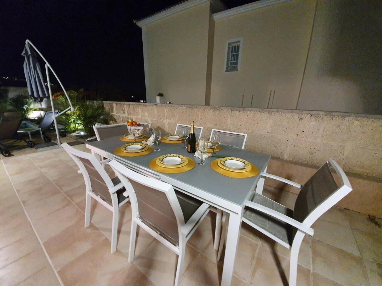 Villa Vanesa Luxury Private Villa With A Heated Pool, 4 Bedrooms And 4 Bathrooms アデヘ エクステリア 写真