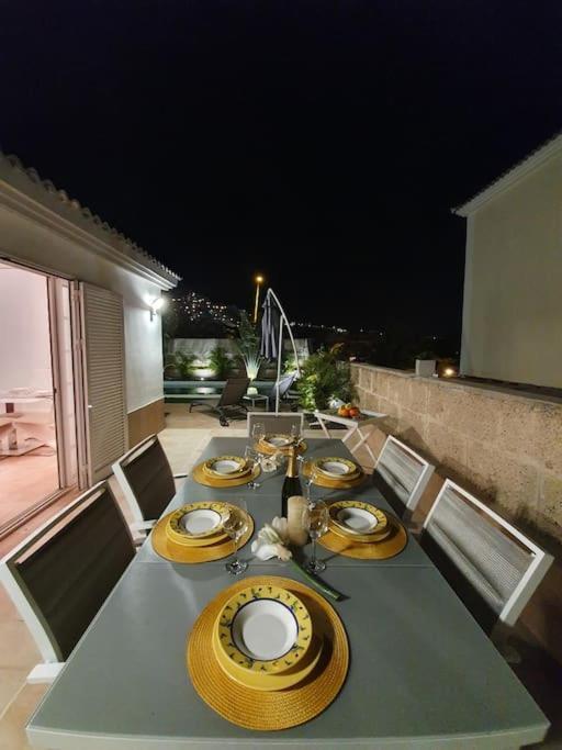 Villa Vanesa Luxury Private Villa With A Heated Pool, 4 Bedrooms And 4 Bathrooms アデヘ エクステリア 写真
