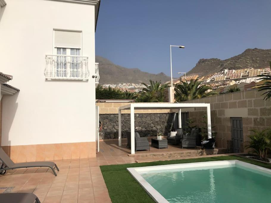 Villa Vanesa Luxury Private Villa With A Heated Pool, 4 Bedrooms And 4 Bathrooms アデヘ エクステリア 写真