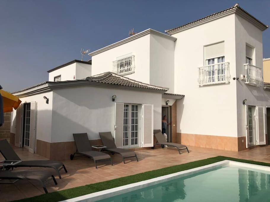 Villa Vanesa Luxury Private Villa With A Heated Pool, 4 Bedrooms And 4 Bathrooms アデヘ エクステリア 写真